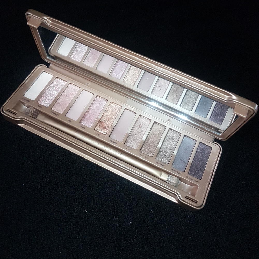 Urban Decay Naked3 eyeshadow palette